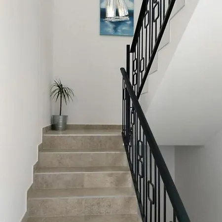 With Swimming Pool - Sibenik - 25027 Apartment Brodarica (Sibenik-Knin)