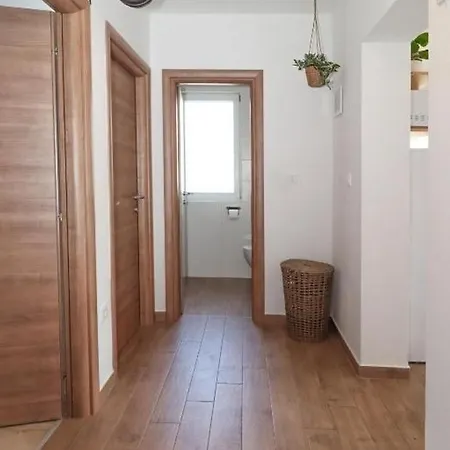 With Swimming Pool - Sibenik - 25027 Apartment Brodarica (Sibenik-Knin)
