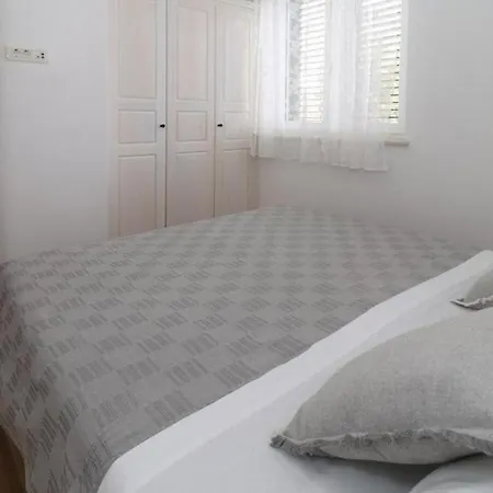Apartment With Swimming Pool - Sibenik - 25027