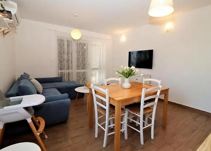 Apartman With Swimming Pool Brodarica, Sibenik - 25027 *