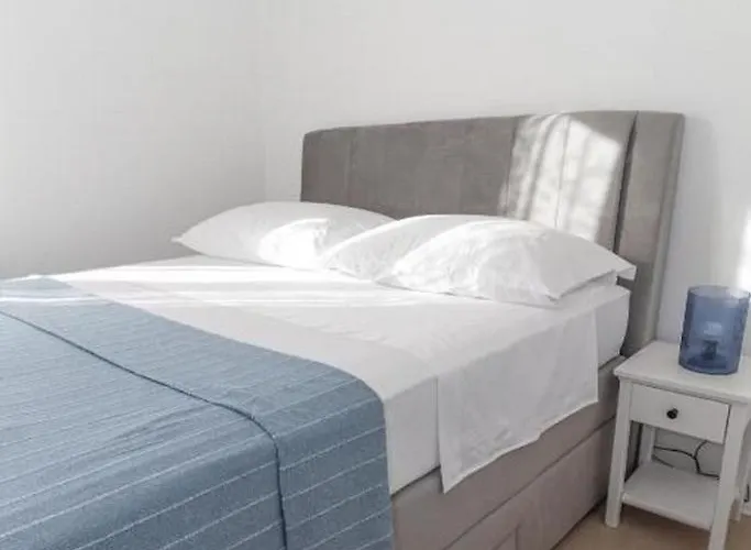 With Swimming Pool Brodarica, Sibenik - 25027 * Brodarica (Sibenik-Knin)