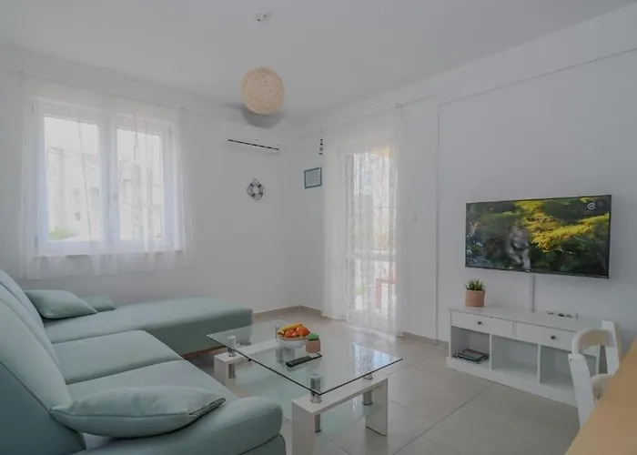 With Swimming Pool Brodarica, Sibenik - 25027 * Brodarica (Sibenik-Knin)